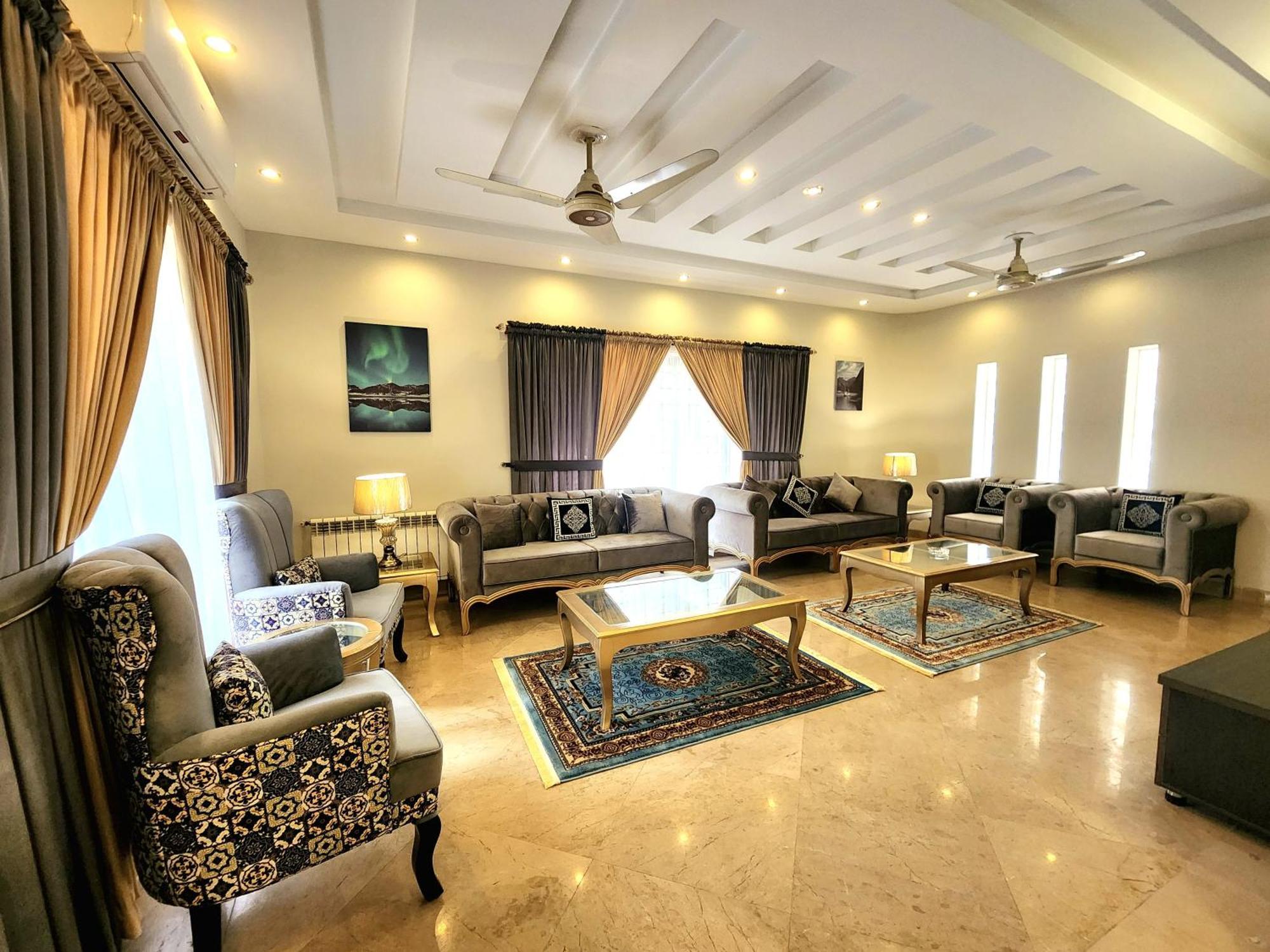 The Millenial Apartments & Suites Bahria Town Равалпинди Стая снимка