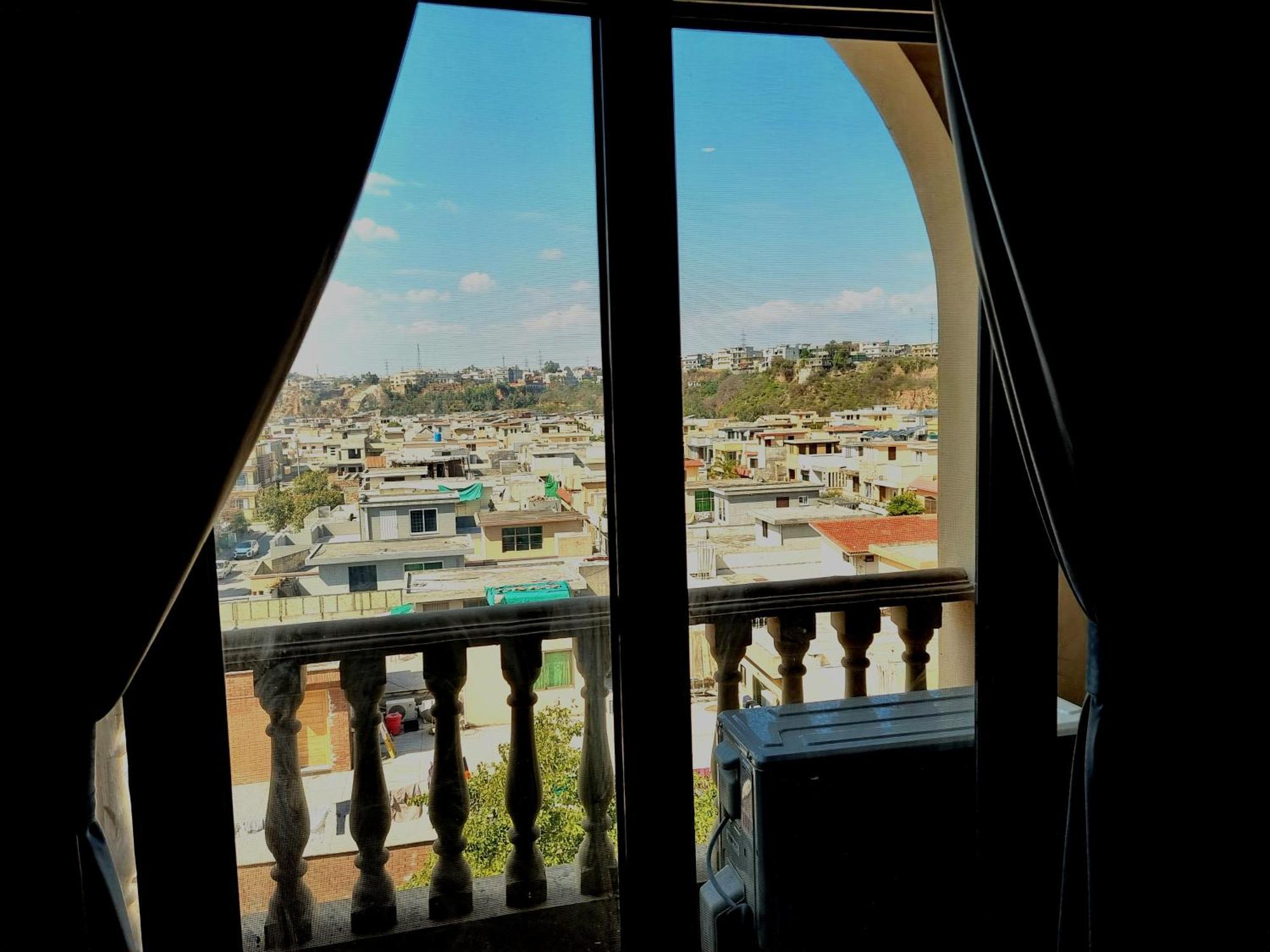 The Millenial Apartments & Suites Bahria Town Равалпинди Стая снимка