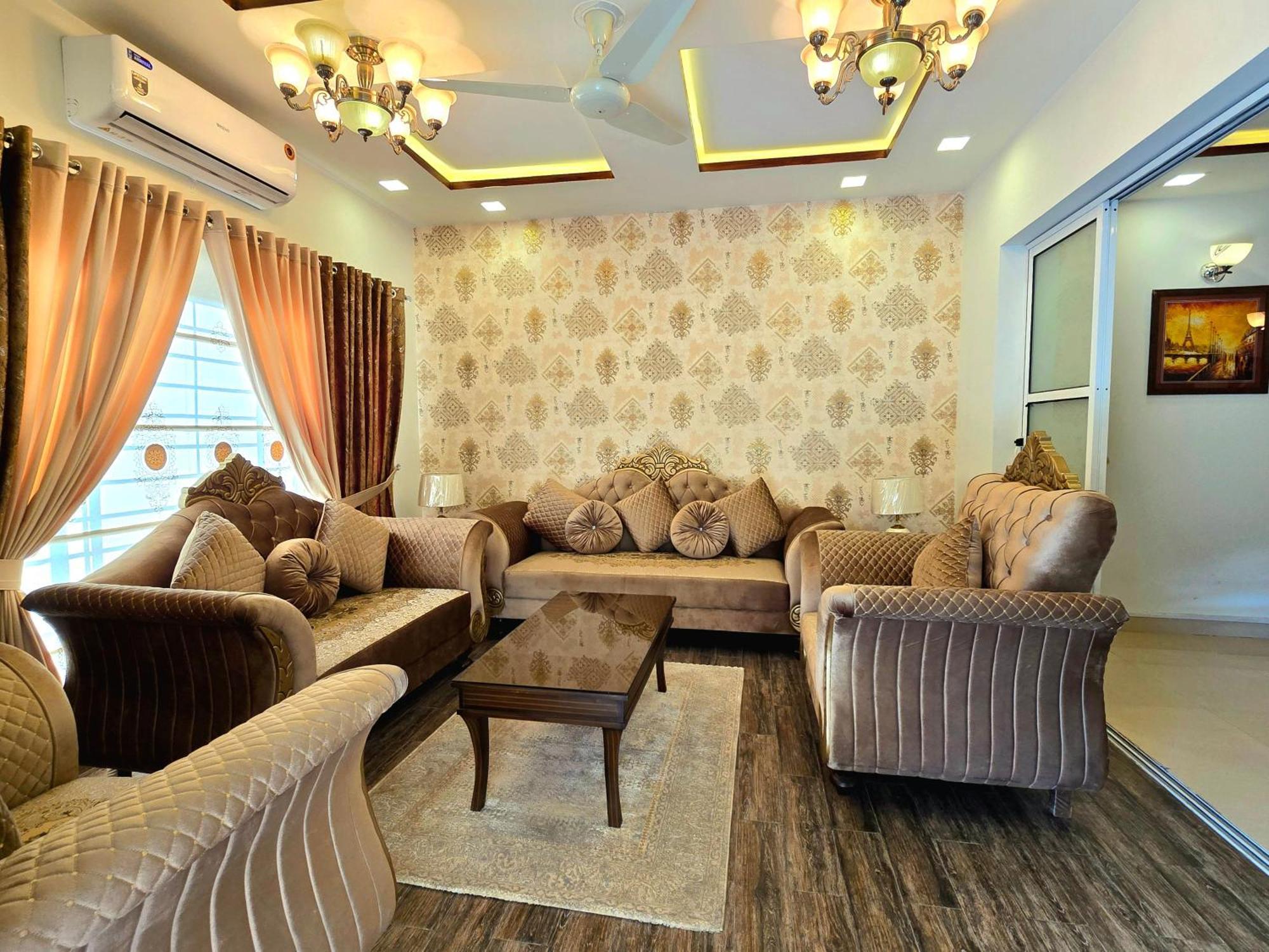 The Millenial Apartments & Suites Bahria Town Равалпинди Стая снимка