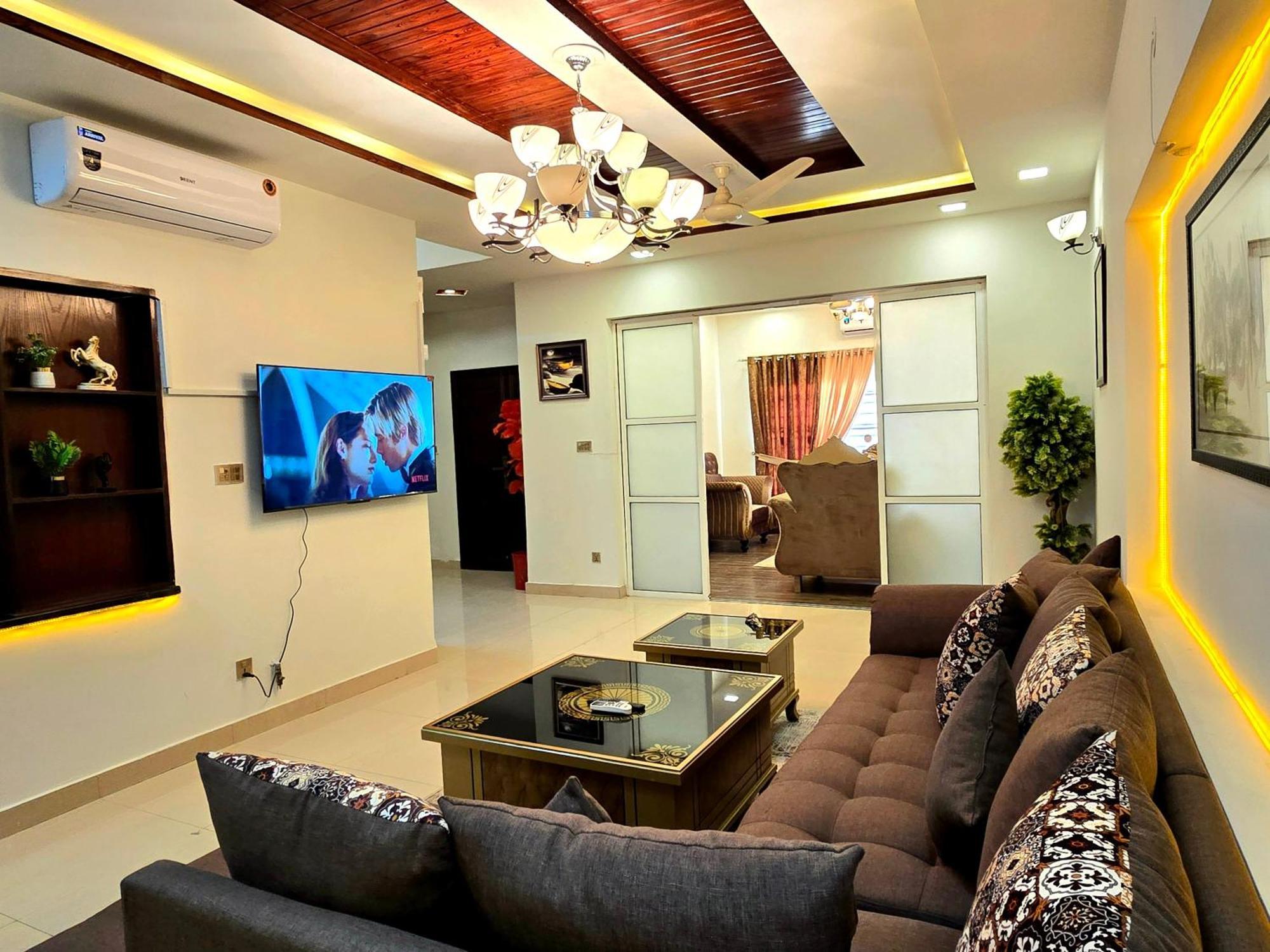 The Millenial Apartments & Suites Bahria Town Равалпинди Стая снимка