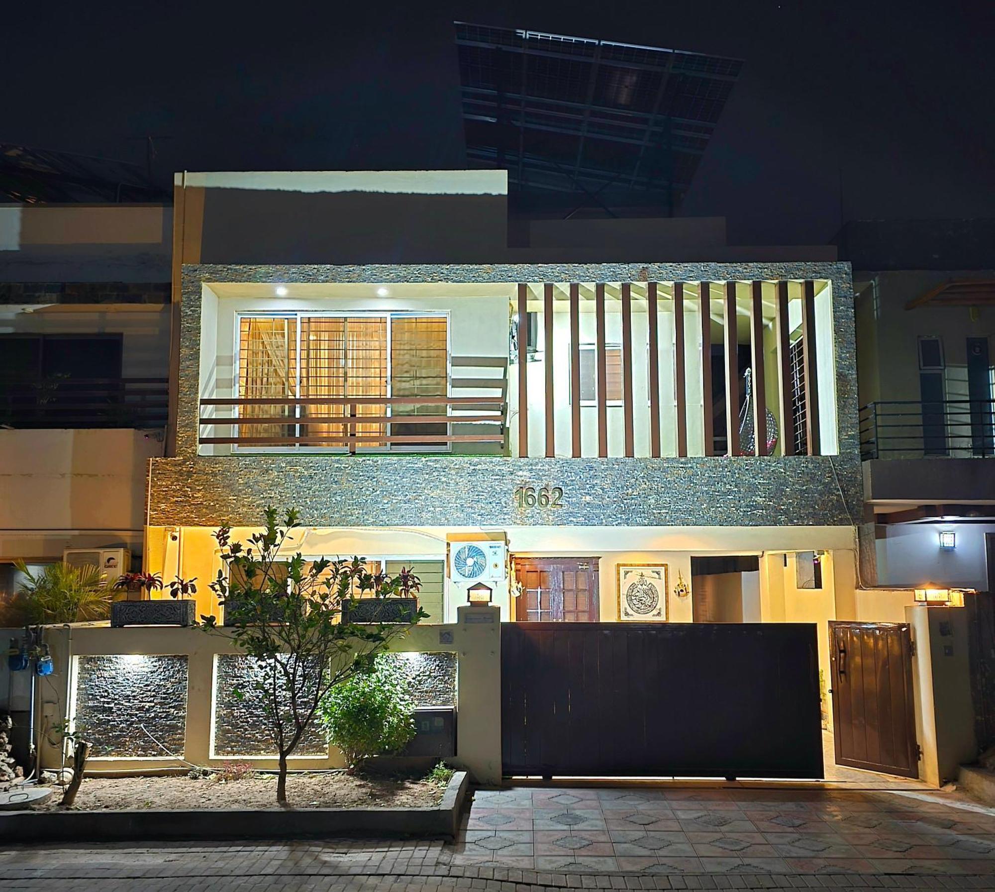 The Millenial Apartments & Suites Bahria Town Равалпинди Стая снимка